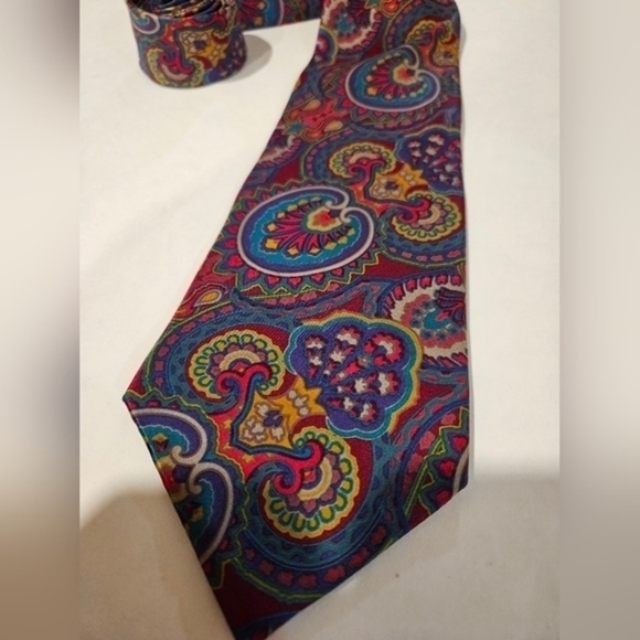 Oleg Cassini Tie‎ - Picture 1 of 4